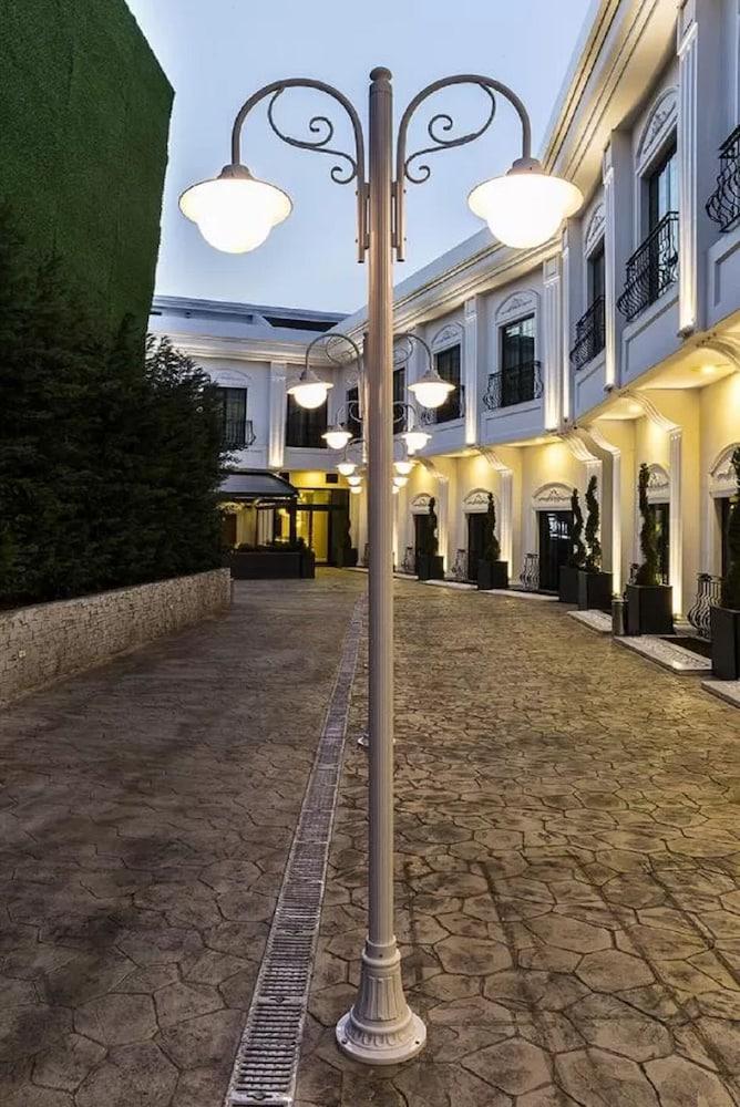 Ramada by Wyndham Sakarya Hotel Bagian luar foto