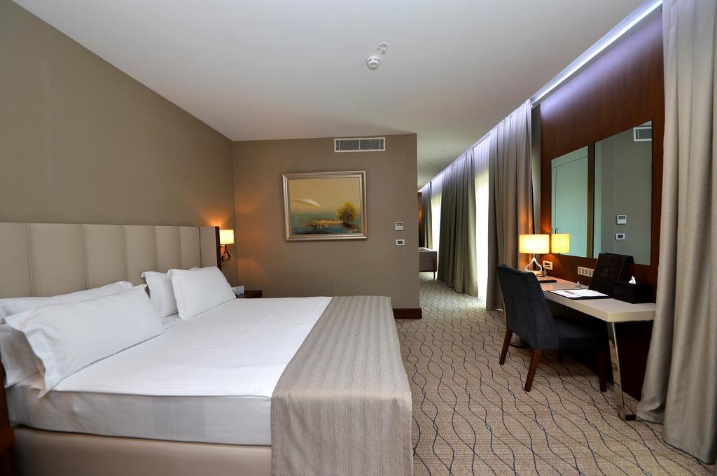 Ramada by Wyndham Sakarya Hotel Bagian luar foto